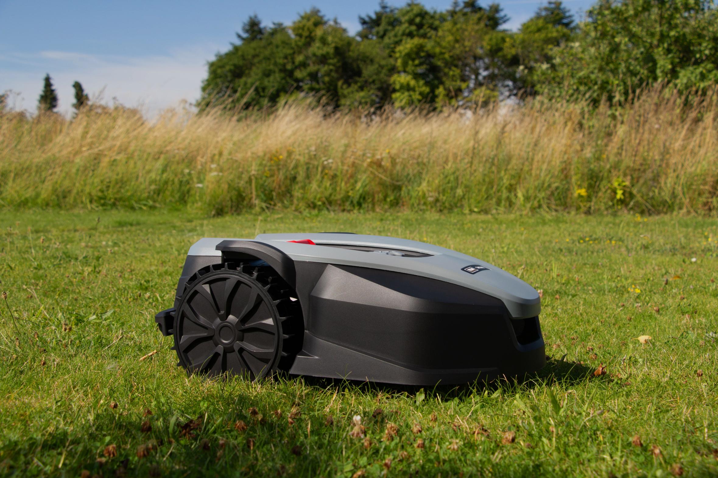 Robots tondeuses TMX : quel modèle pour votre jardin ?